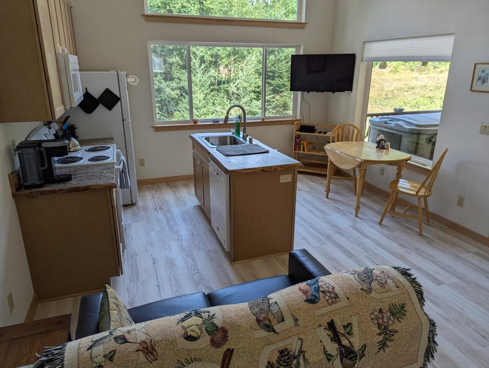 TV and multimedia, Kitchen or kitchenette, Dining area
