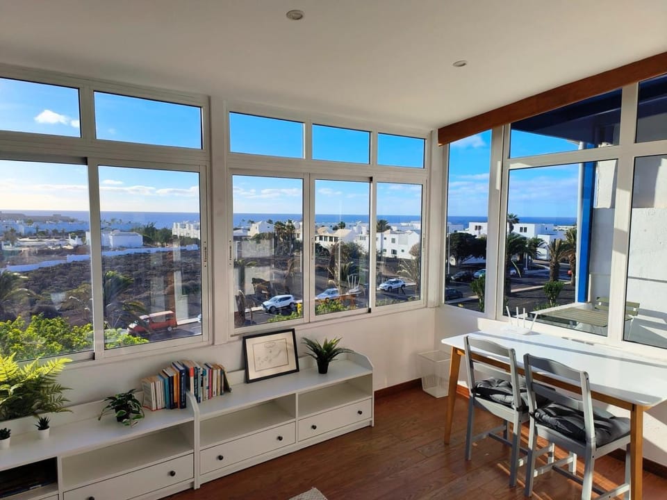 View (from property/room), Balcony/Terrace, Dining area, City view, Sea view