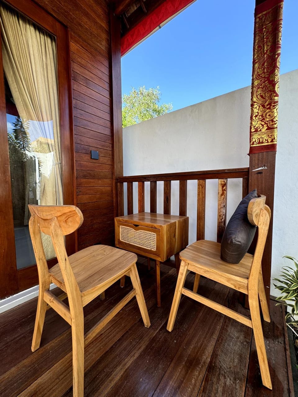 Day, Seating area