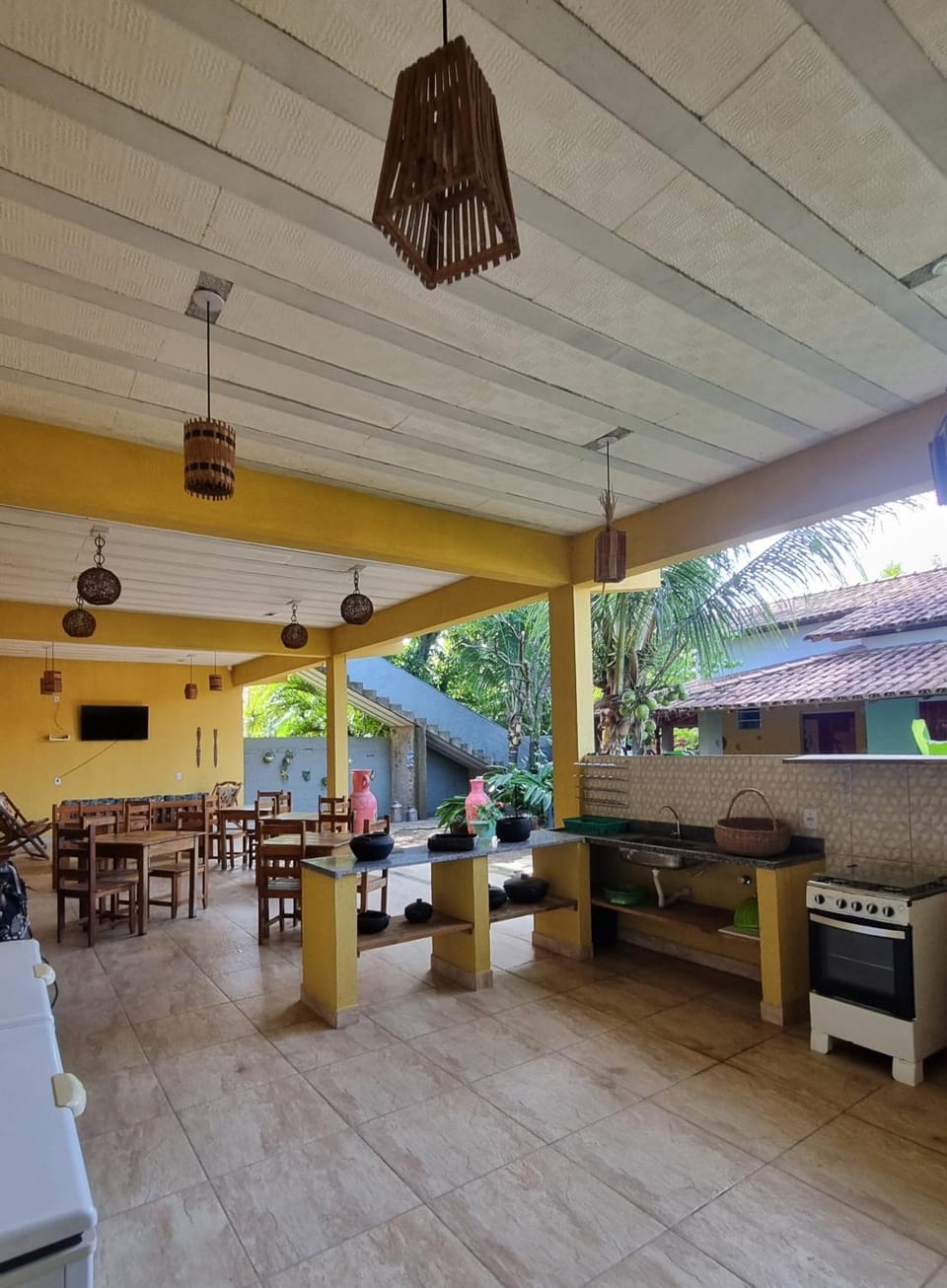 BBQ facilities, Kitchen or kitchenette, Living room, Dining area, Communal kitchen, oven, stove, kitchen