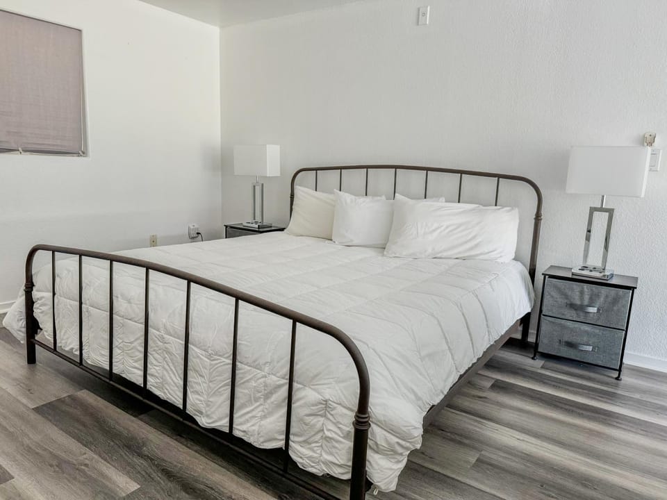 Beautiful Loft in Little Italy SD with Parking Apartment in San Diego