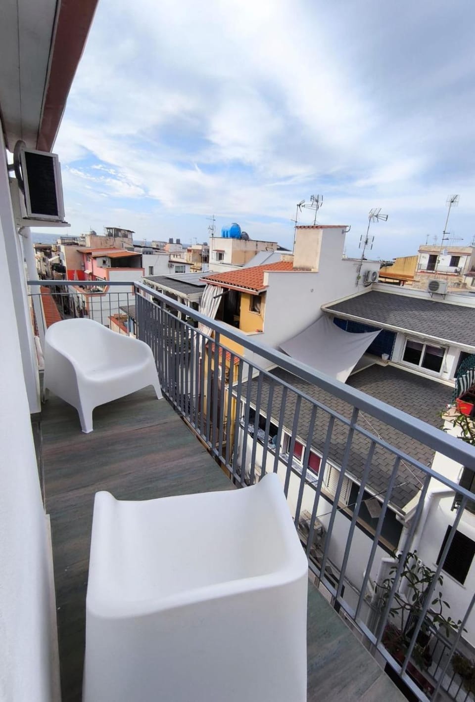 Property building, Day, View (from property/room), Balcony/Terrace