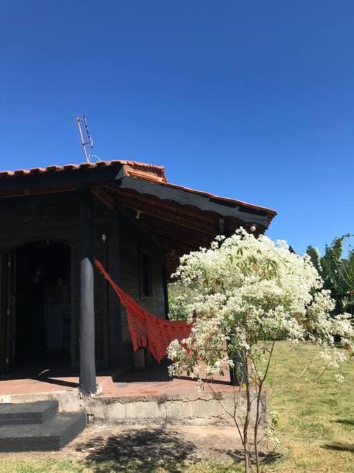 Chalé rústico de madeira perto de cachoeira Chalet in State of São Paulo
