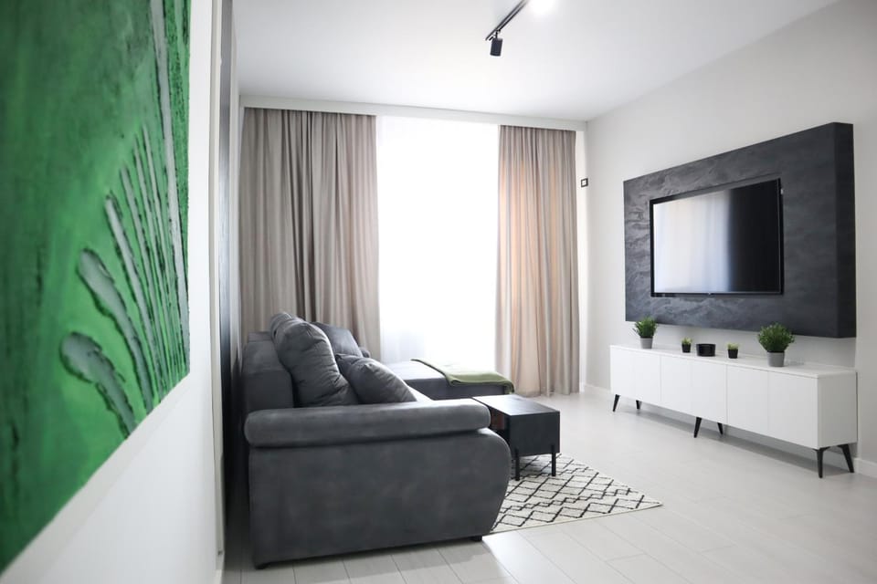 Communal lounge/ TV room, TV and multimedia, Living room, Seating area, Evening entertainment