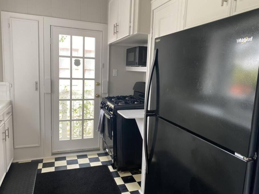 Kitchen or kitchenette, pet friendly, stove