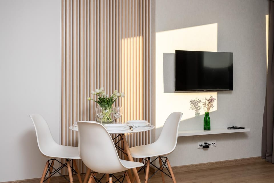 Communal lounge/ TV room, TV and multimedia, Dining area, Evening entertainment