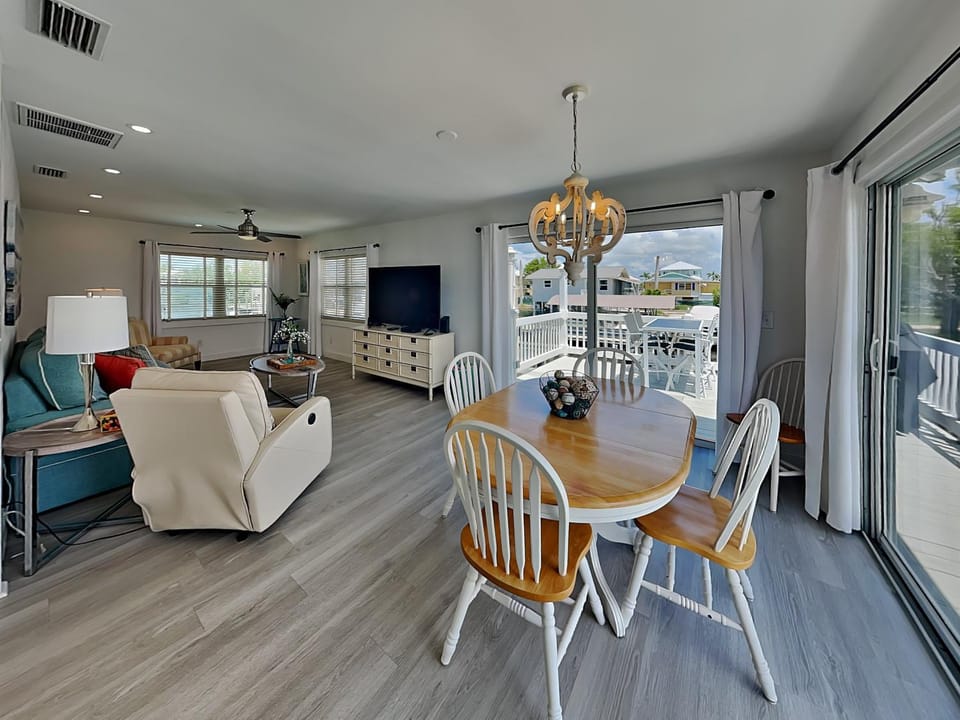 TV and multimedia, Living room, Seating area, Dining area, furniture