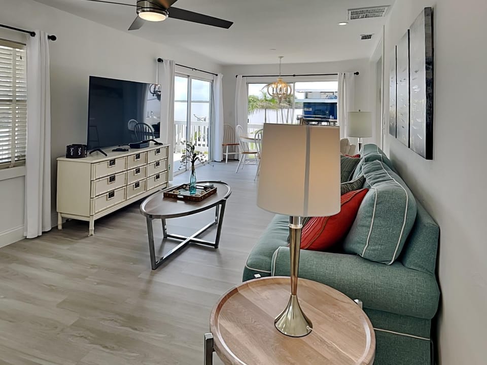 TV and multimedia, Balcony/Terrace, Living room, Seating area, Sea view, furniture