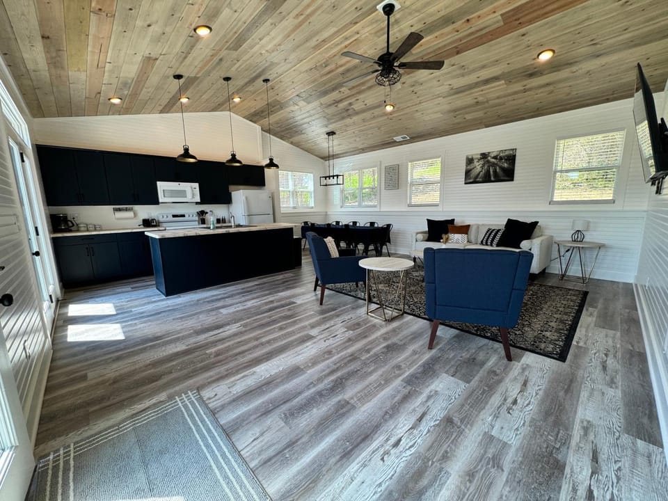 100 Acre Relaxing Retreat Near ARK- The Cabin Cabin in Ohio