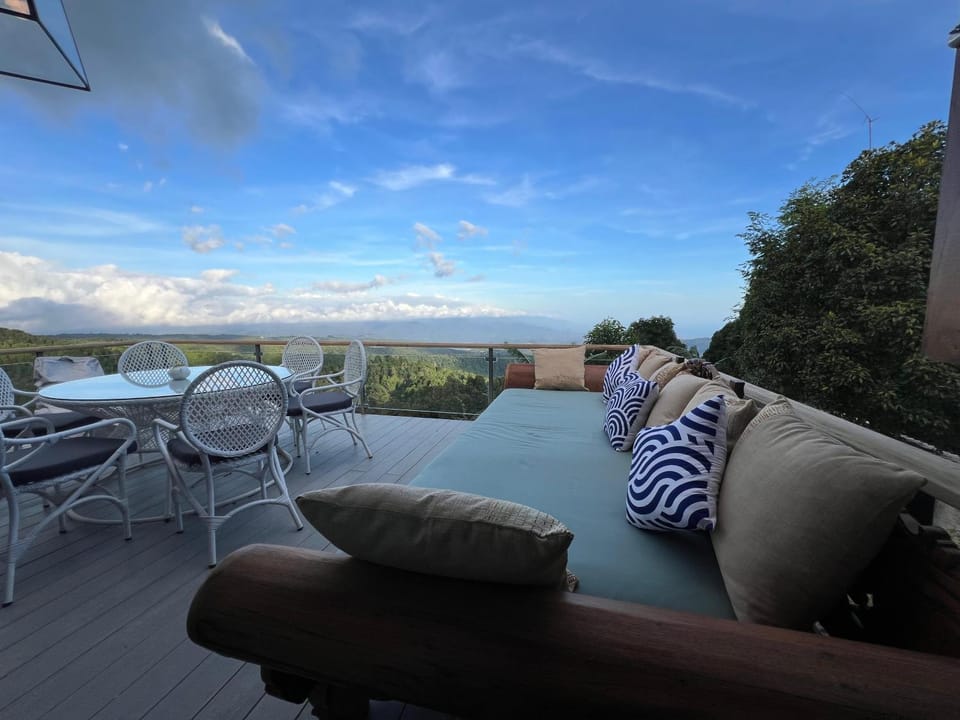 Natural landscape, View (from property/room), Balcony/Terrace, Seating area, Mountain view