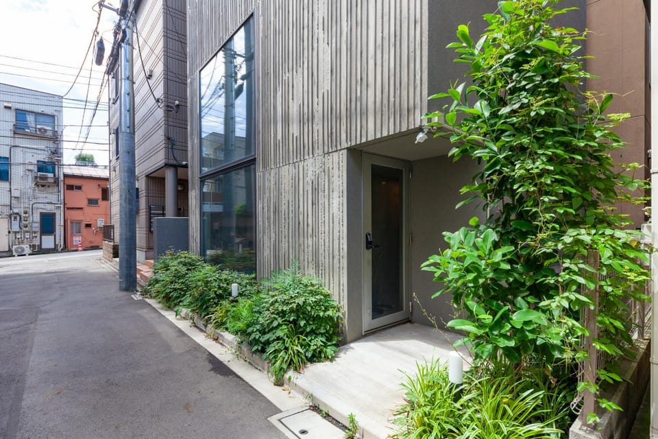 Property building, Day