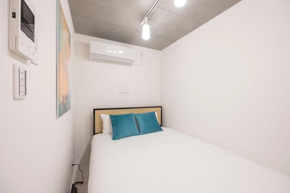 Bed, Bedroom, air conditioner