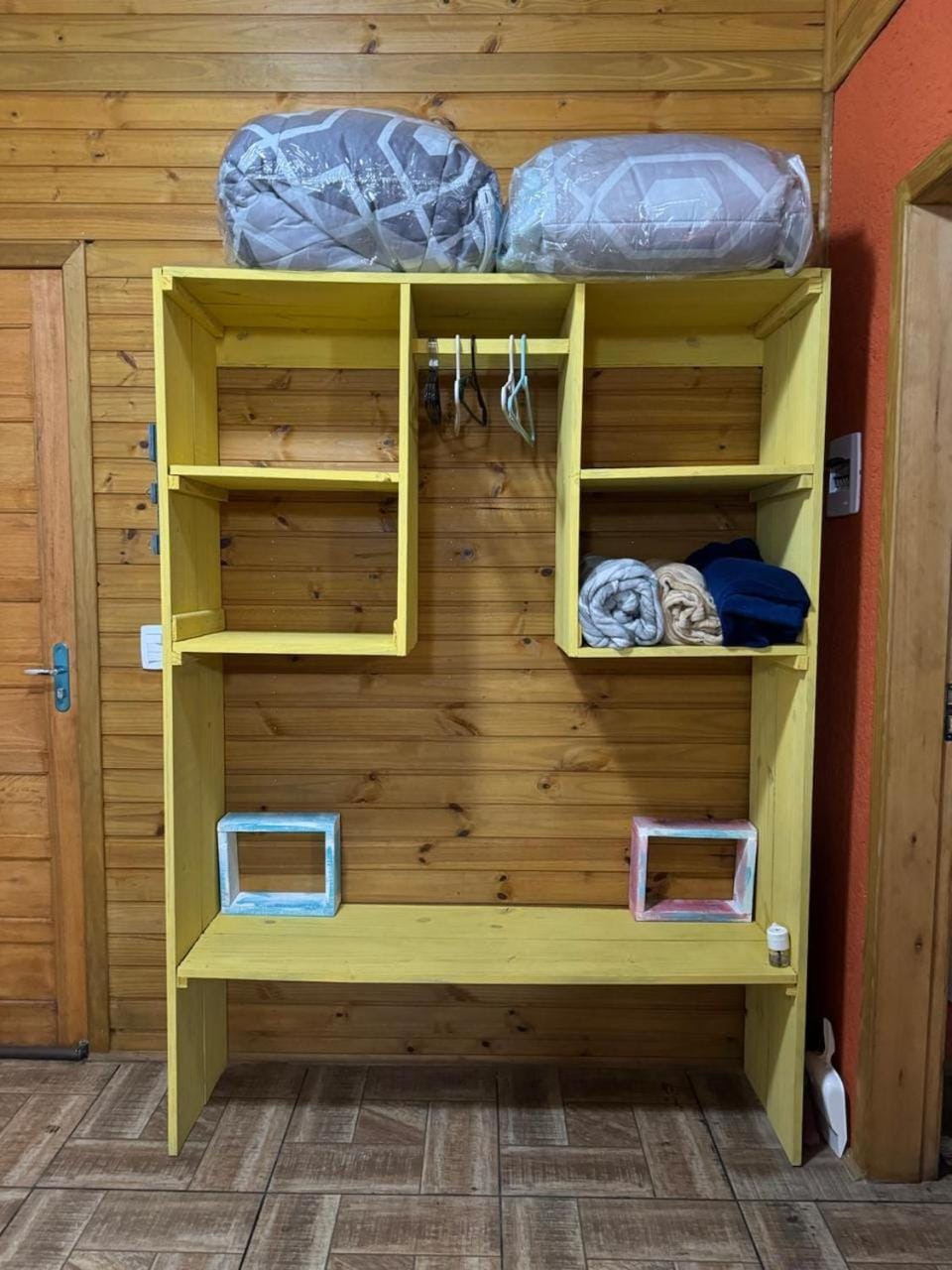 locker, wardrobe