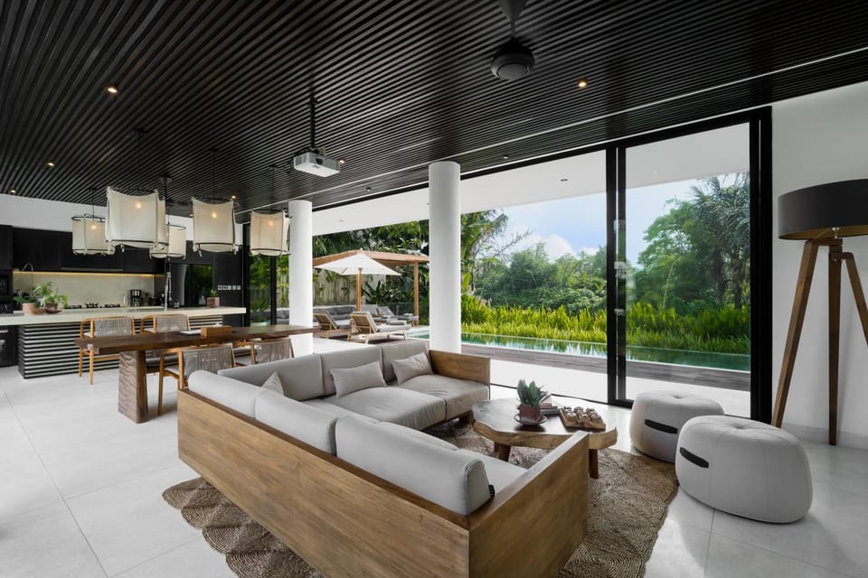 View (from property/room), Living room, Seating area