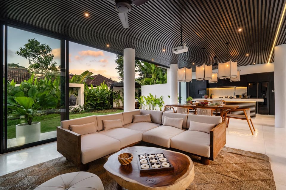 View (from property/room), Living room, Seating area, Dining area