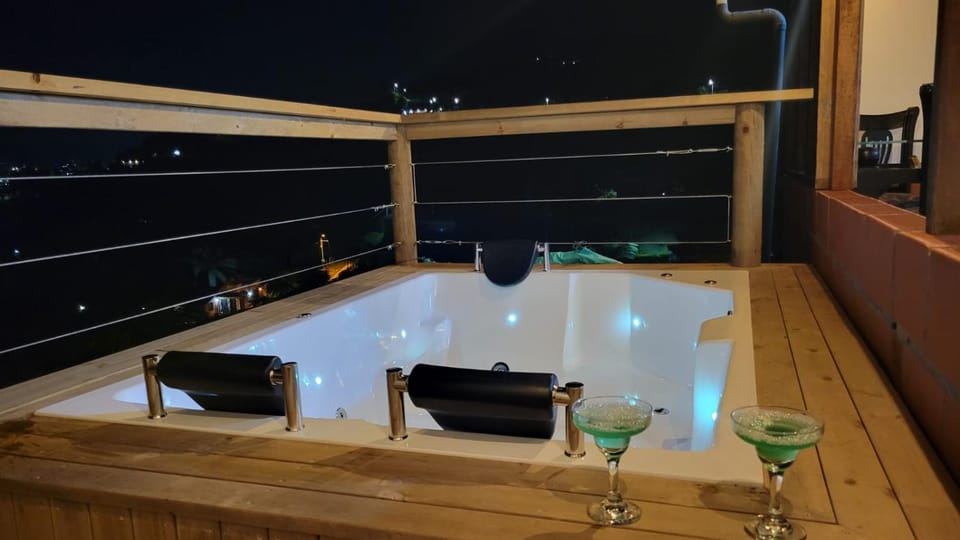 Night, Natural landscape, Hot Tub, Balcony/Terrace