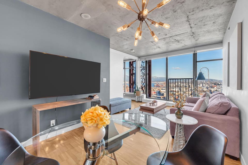 Water Views, 40th Floor Sub-Penthouse! Entire Condo in the heart of Vancouver City Centre Apartment in Vancouver