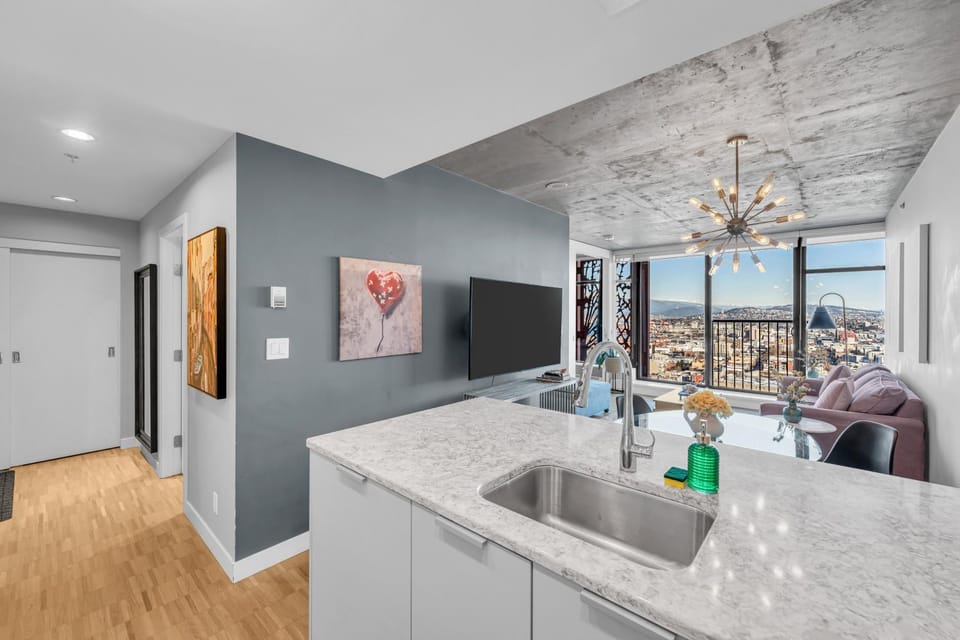 Water Views, 40th Floor Sub-Penthouse! Entire Condo in the heart of Vancouver City Centre Apartment in Vancouver