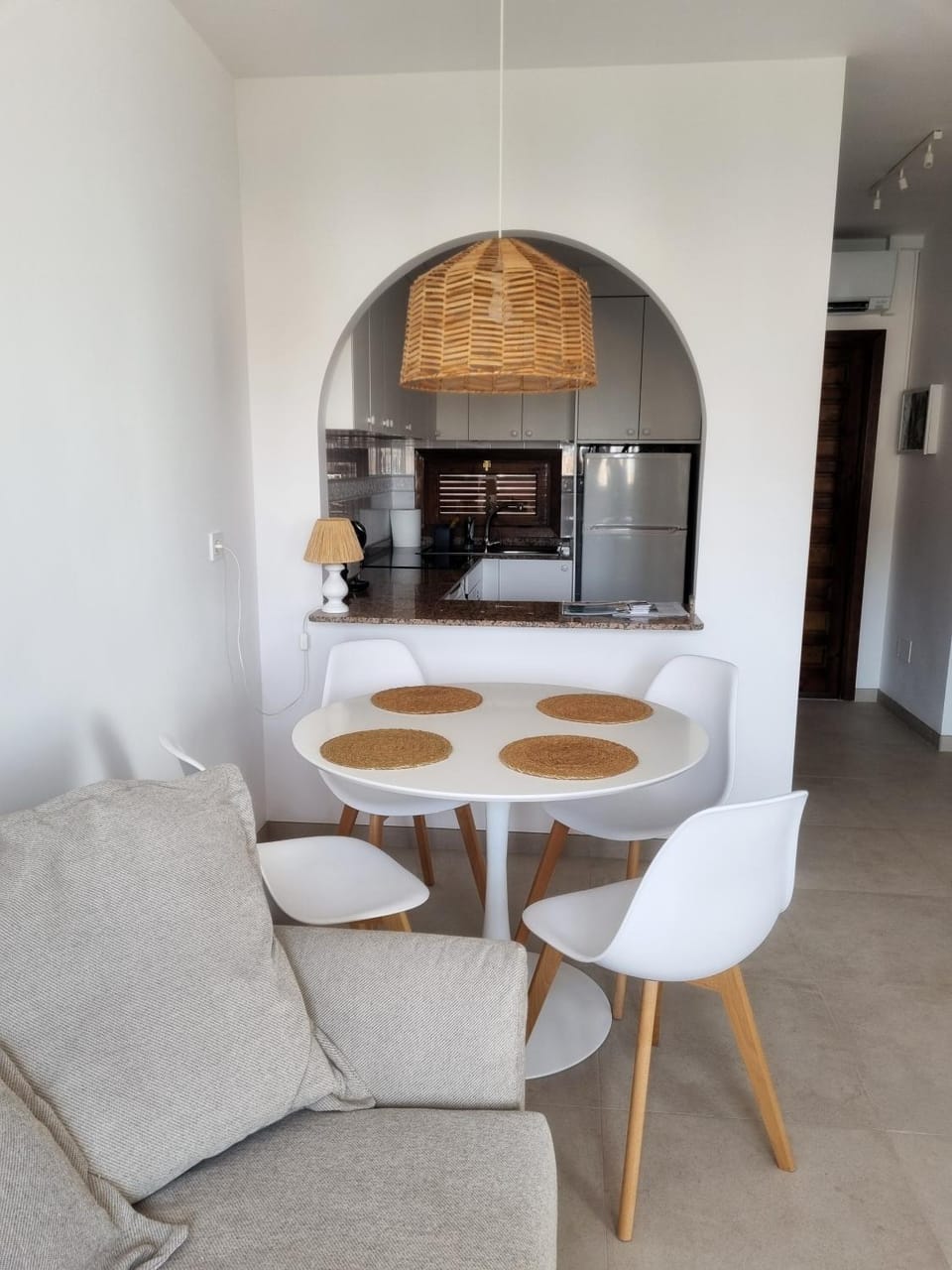 Kitchen or kitchenette, Dining area