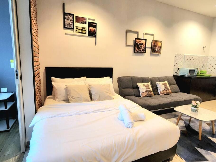 Bed, Living room