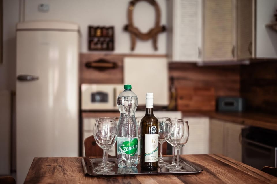Kitchen or kitchenette, Food and drinks, Drinks, Alcoholic drinks