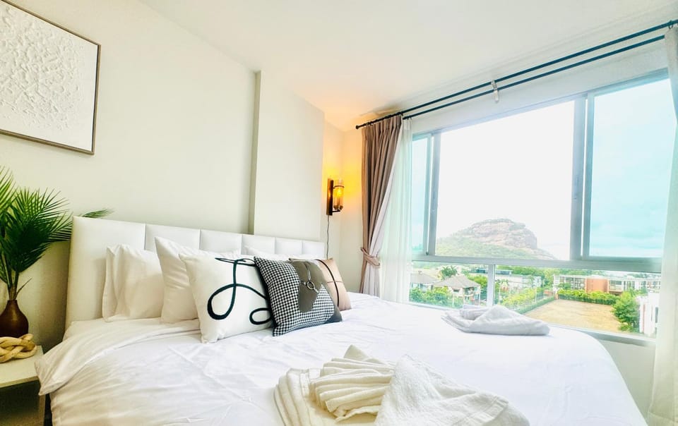 Natural landscape, Bedroom, Mountain view