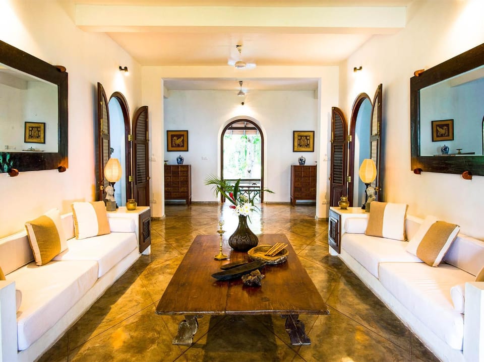 Living room, Seating area