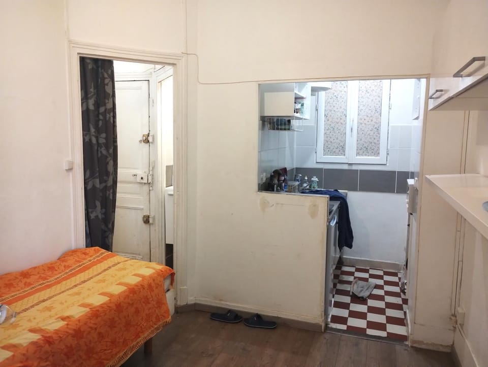 Charmant studio en centre ville Apartment in Saint-Denis, France