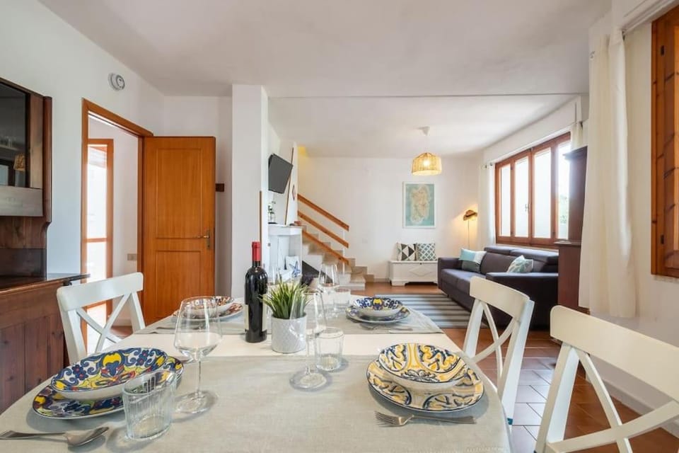 Villa Sant'Andrea 180m to the Sea- Privat Parking-Netflix-Self Check in Villa in Quartu Sant'Elena