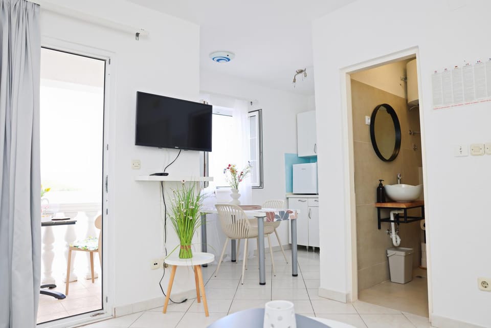 TV and multimedia, Kitchen or kitchenette, Dining area