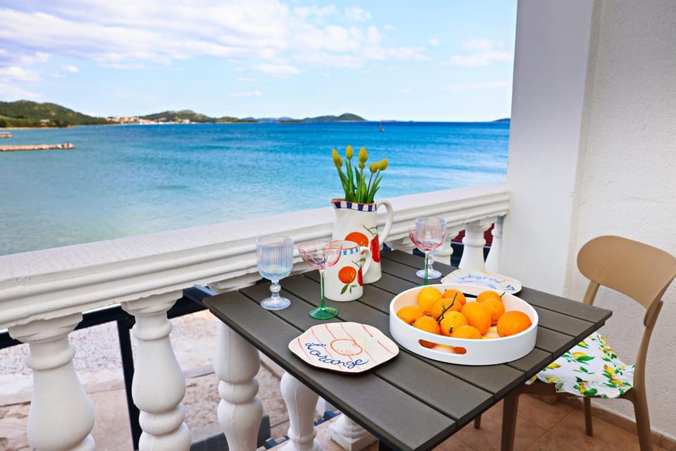 Dining area, Mountain view, Sea view, Breakfast