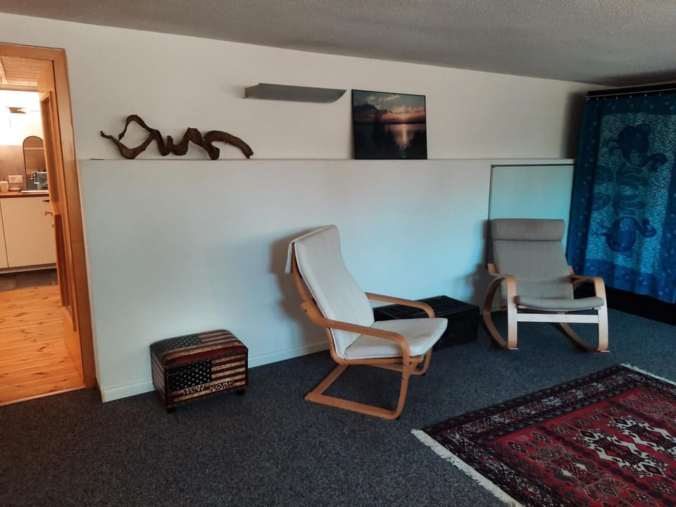 grosses Zimmer mit eigener Küche Dusche WC Apartment in Zug, Switzerland