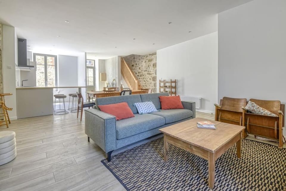 Living room, Seating area