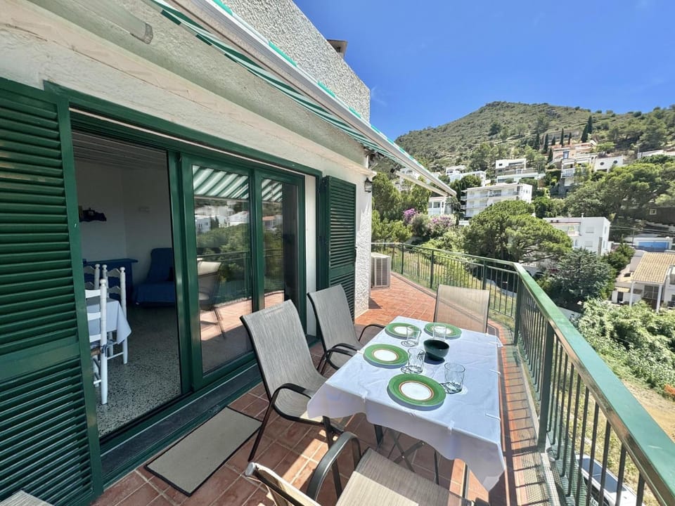 Balcony/Terrace, Mountain view