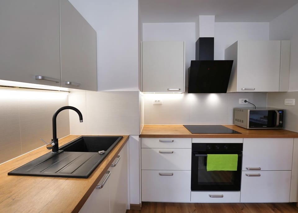 Kitchen or kitchenette, oven, stove