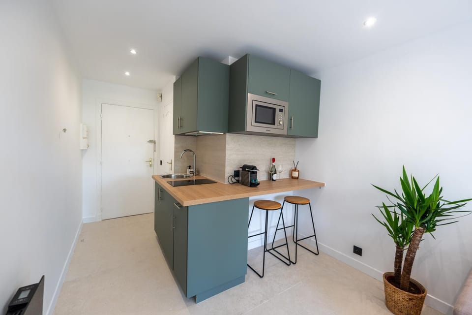 Studio idéalement situé résidence front de mer Apartment in Nice