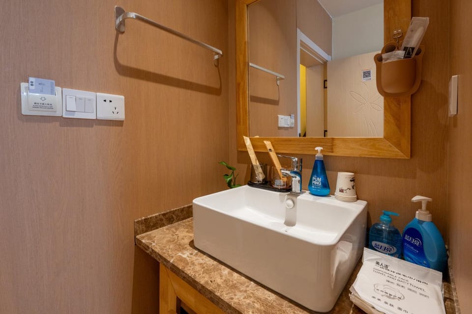 Bathroom, towels
