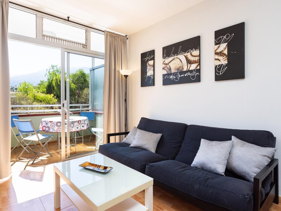 View (from property/room), Balcony/Terrace, Living room, Dining area