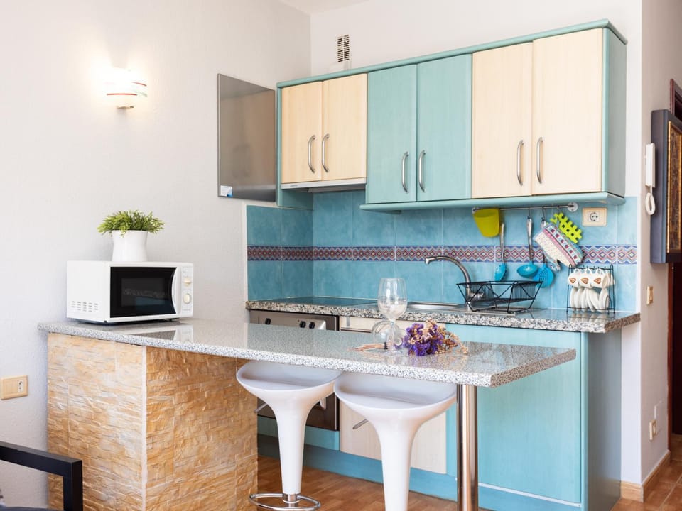 Kitchen or kitchenette, microwave, stove