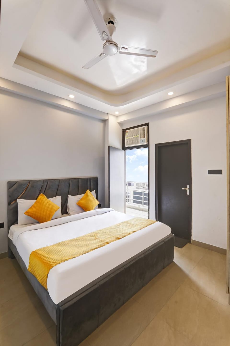 Bed, Photo of the whole room, Bedroom, fireplace, wardrobe