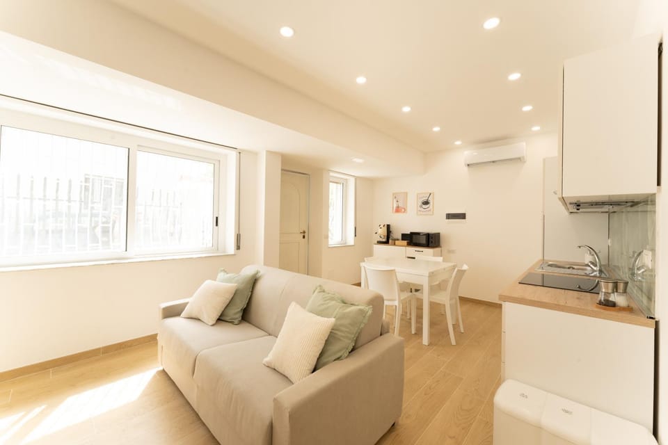 Kitchen or kitchenette, Living room, Seating area, Dining area, air conditioner