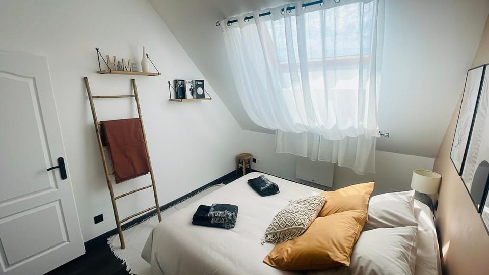 Bed, Bedroom