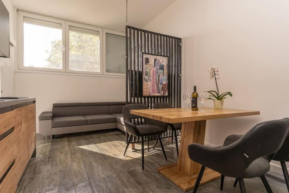 Apartment Ena - Located in quiet area 500m of the sea Apartment in Pula