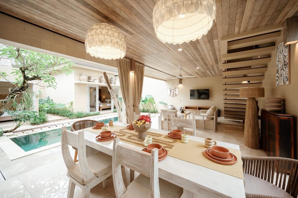 TV and multimedia, Living room, Lobby or reception, Food and drinks, Seating area, Dining area, Swimming pool