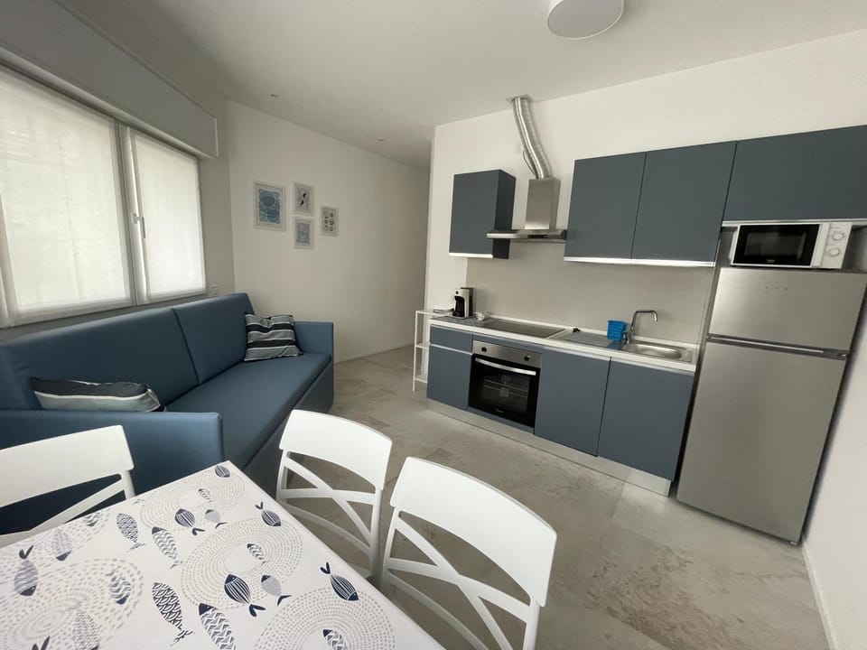 Kitchen or kitchenette, Seating area