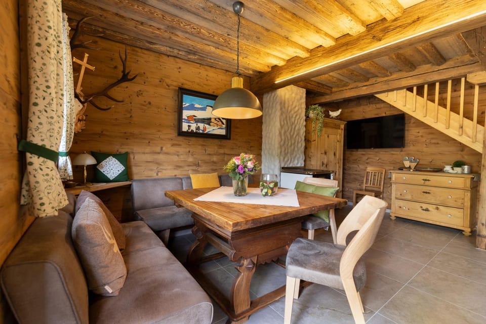Seating area, Dining area