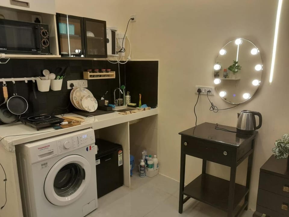 Ivy Splendour Private Studio A, Oshiwara Apartment in Mumbai