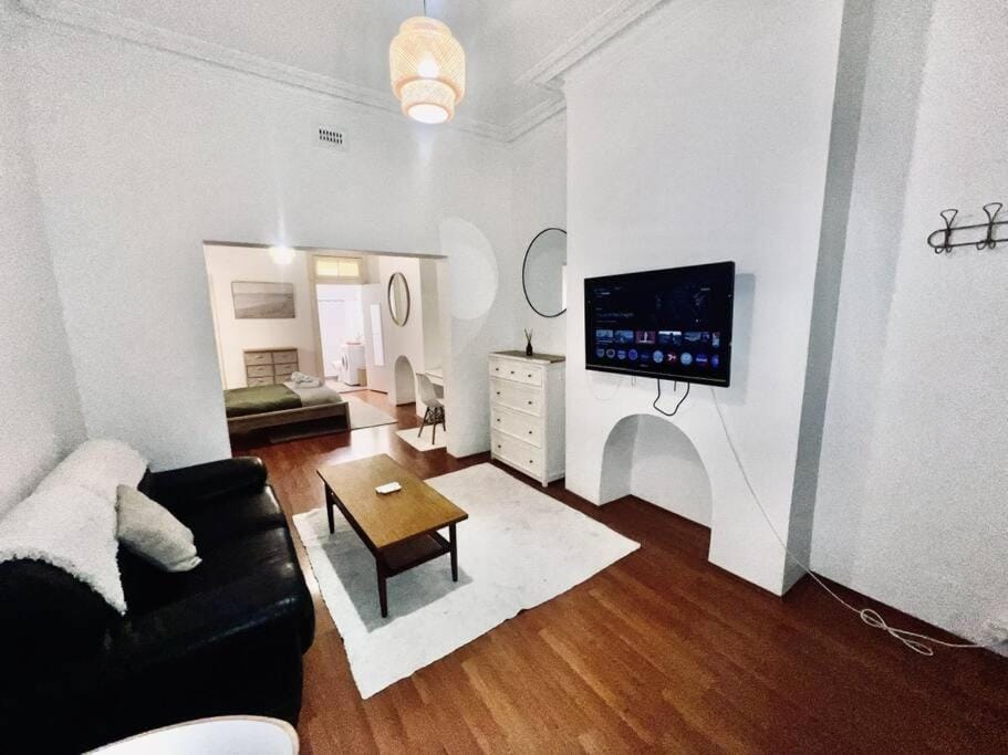 Charming Front Retreat Apartment in Surry Hills