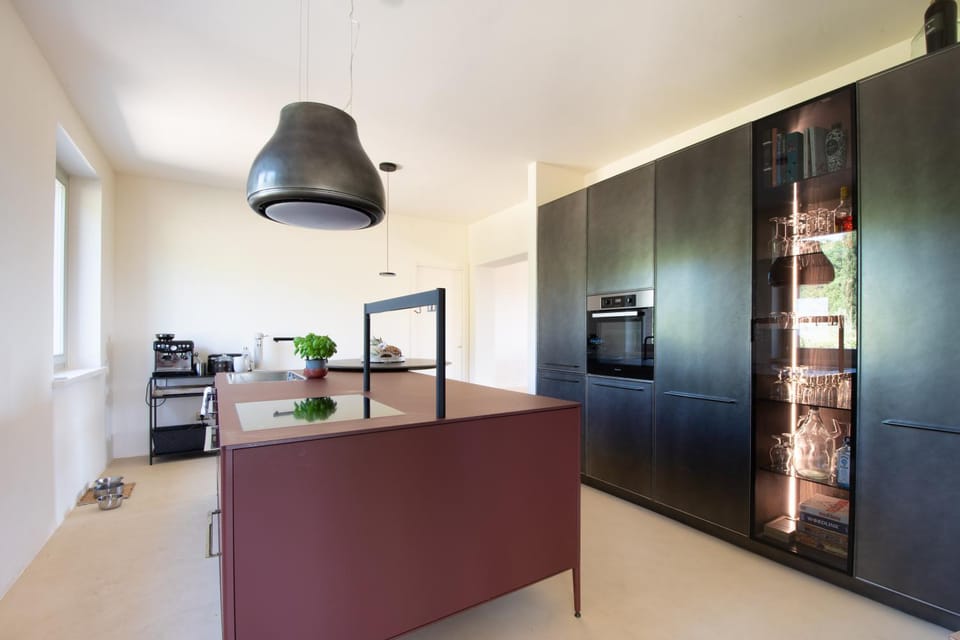 Kitchen or kitchenette, minibar, oven