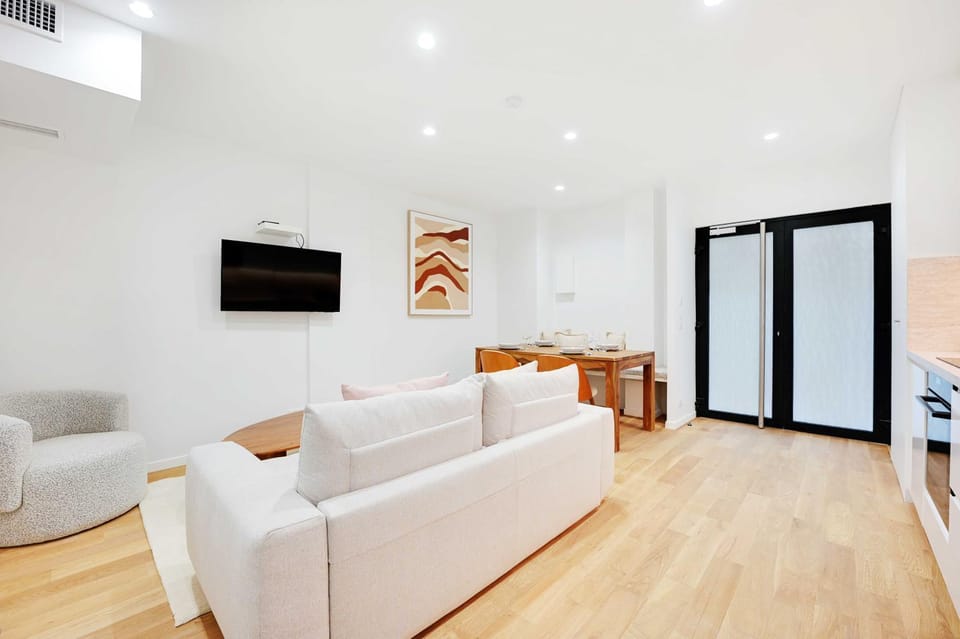 TV and multimedia, Living room, Dining area
